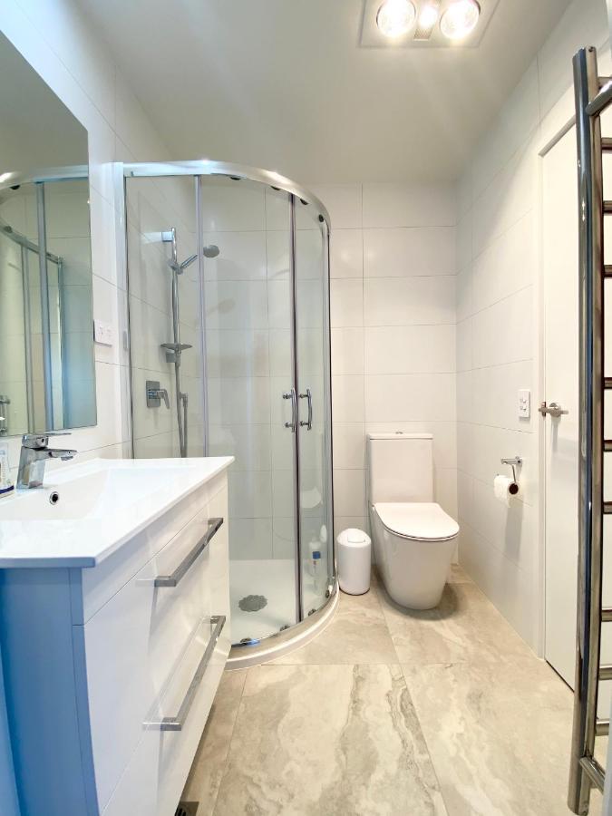 Stunning Townhouse - Walking To Botany Shopping Center Apartment Auckland Exterior photo