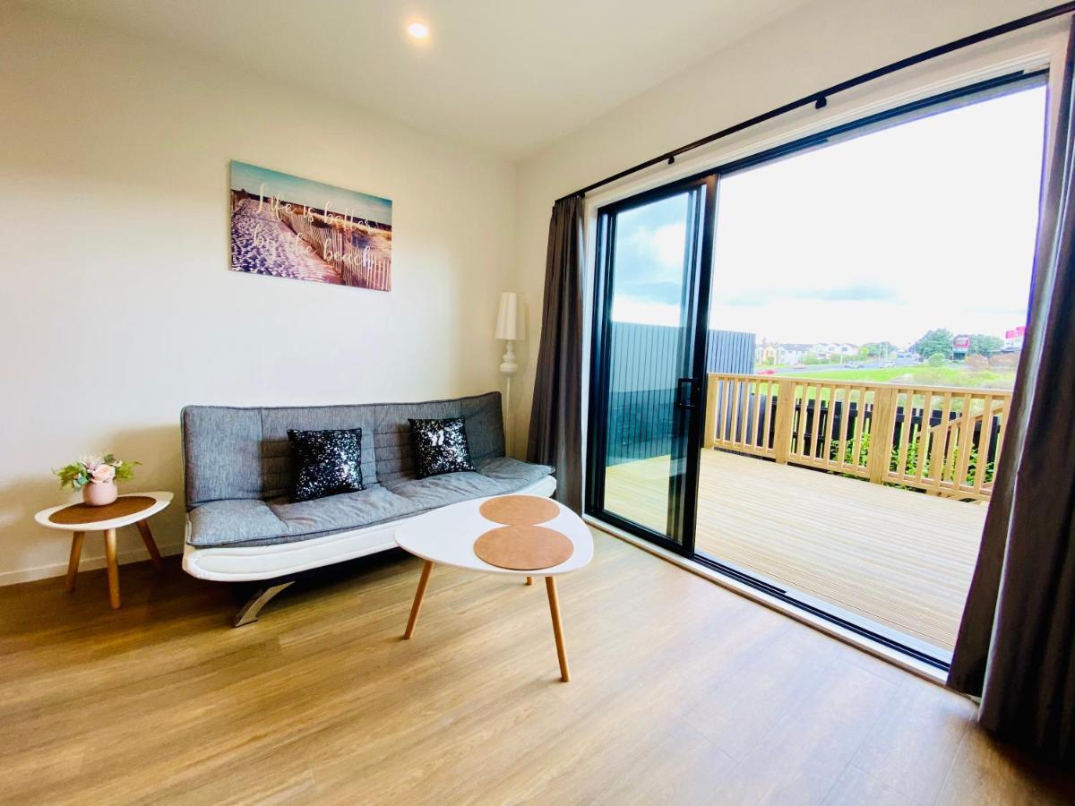 Stunning Townhouse - Walking To Botany Shopping Center Apartment Auckland Exterior photo