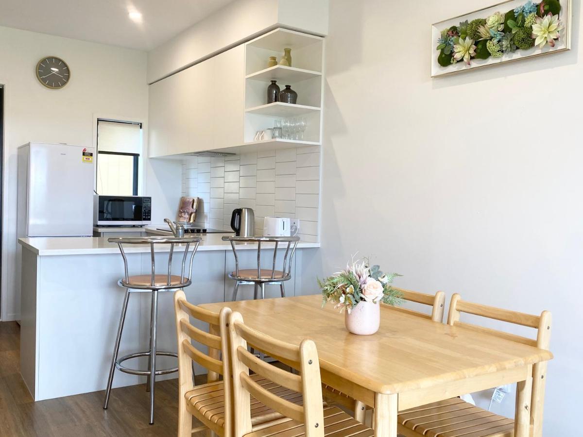 Stunning Townhouse - Walking To Botany Shopping Center Apartment Auckland Exterior photo